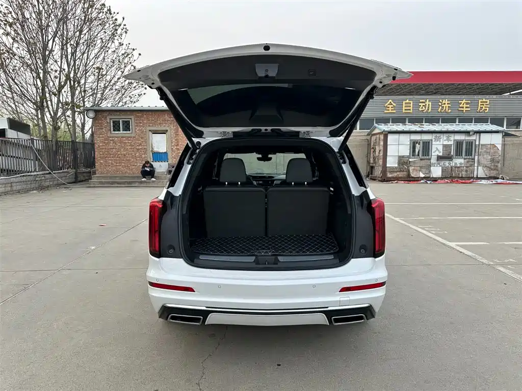 CADILLAC XT6