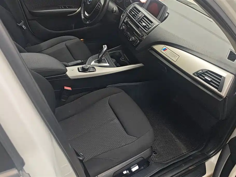 BMW 1 Series (Import) 2016 120i Leading Model фото 8