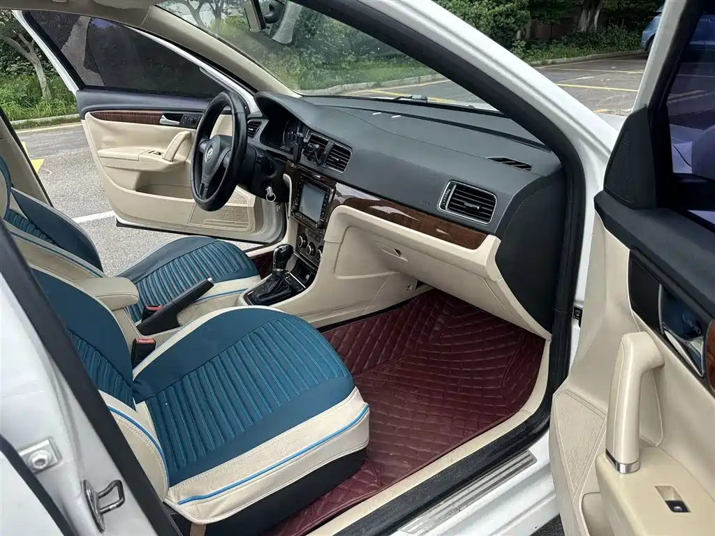 Volkswagen Lavida 2013 1.6L Automatic Comfort Edition фото 12