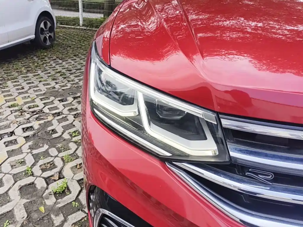 Фото 11 - Volkswagen Tiguan L