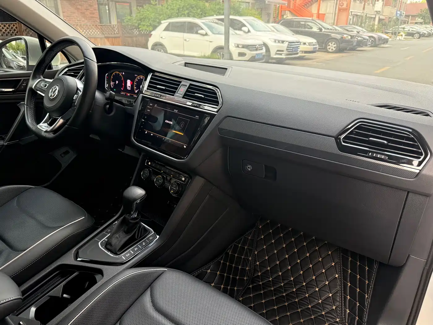 Volkswagen Tiguan L 2019 330TSI Automatic 2WD R-Line Flagship Edition China VI фото 14