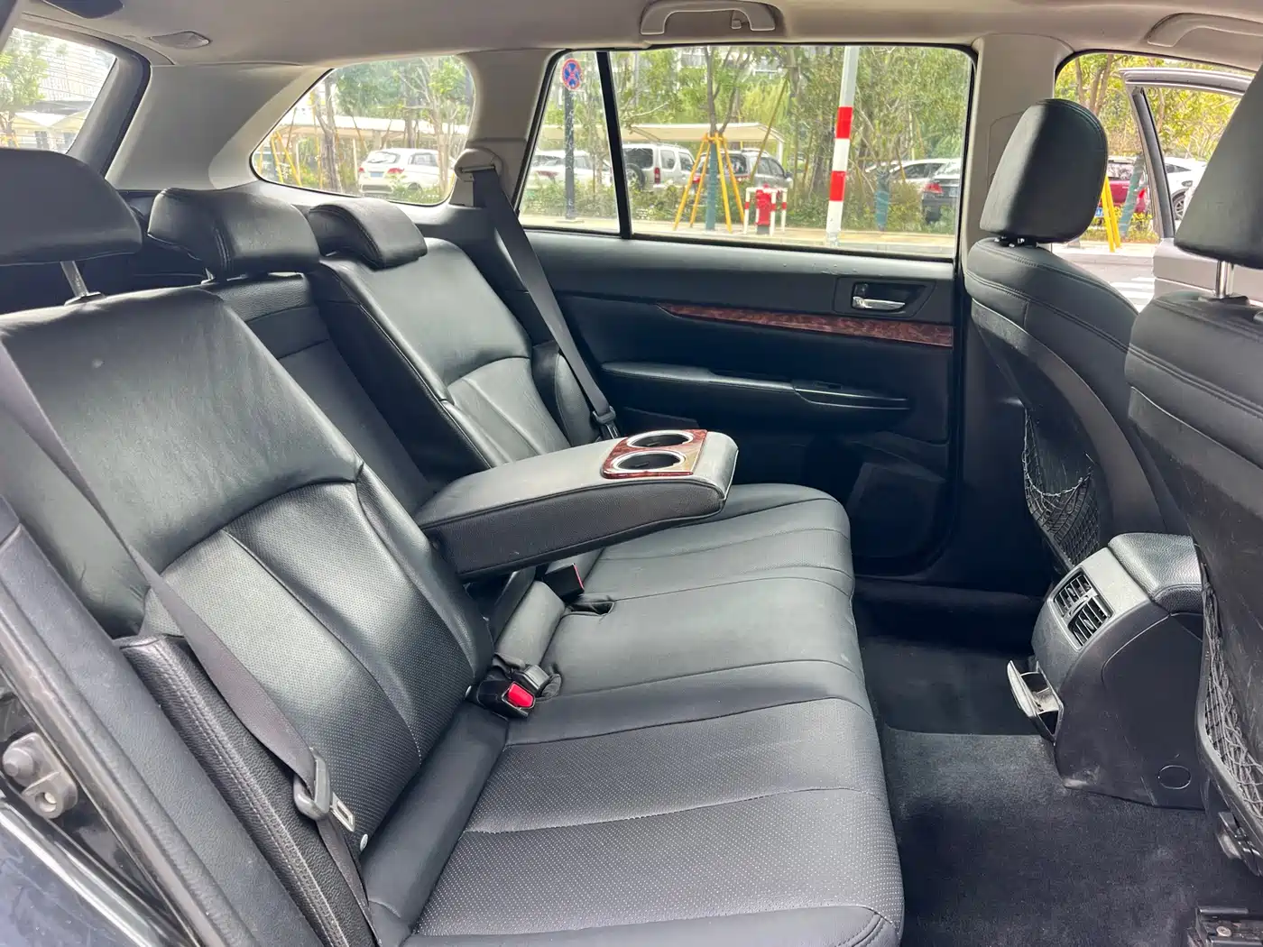 Subaru Outback 2010 2.5i Luxury фото 14