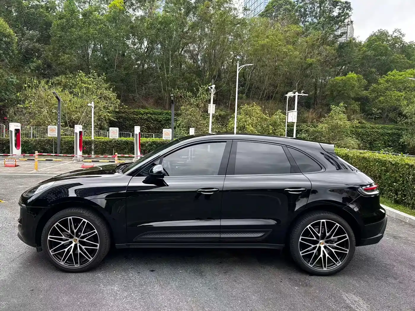 PORSCHE MACAN