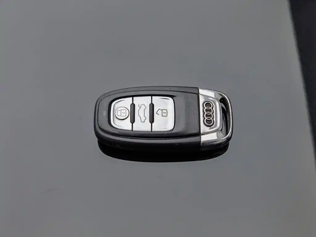 Photo 19 - Audi A8