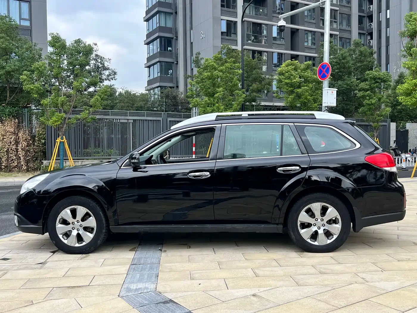 Subaru Outback 2010 2.5i Luxury фото 8