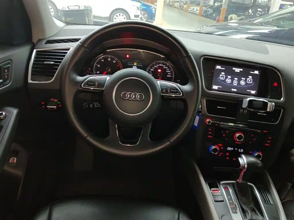 AUDI Q5