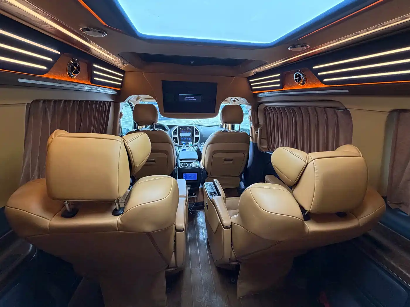 Photo 10 - Mercedes-Benz Vito