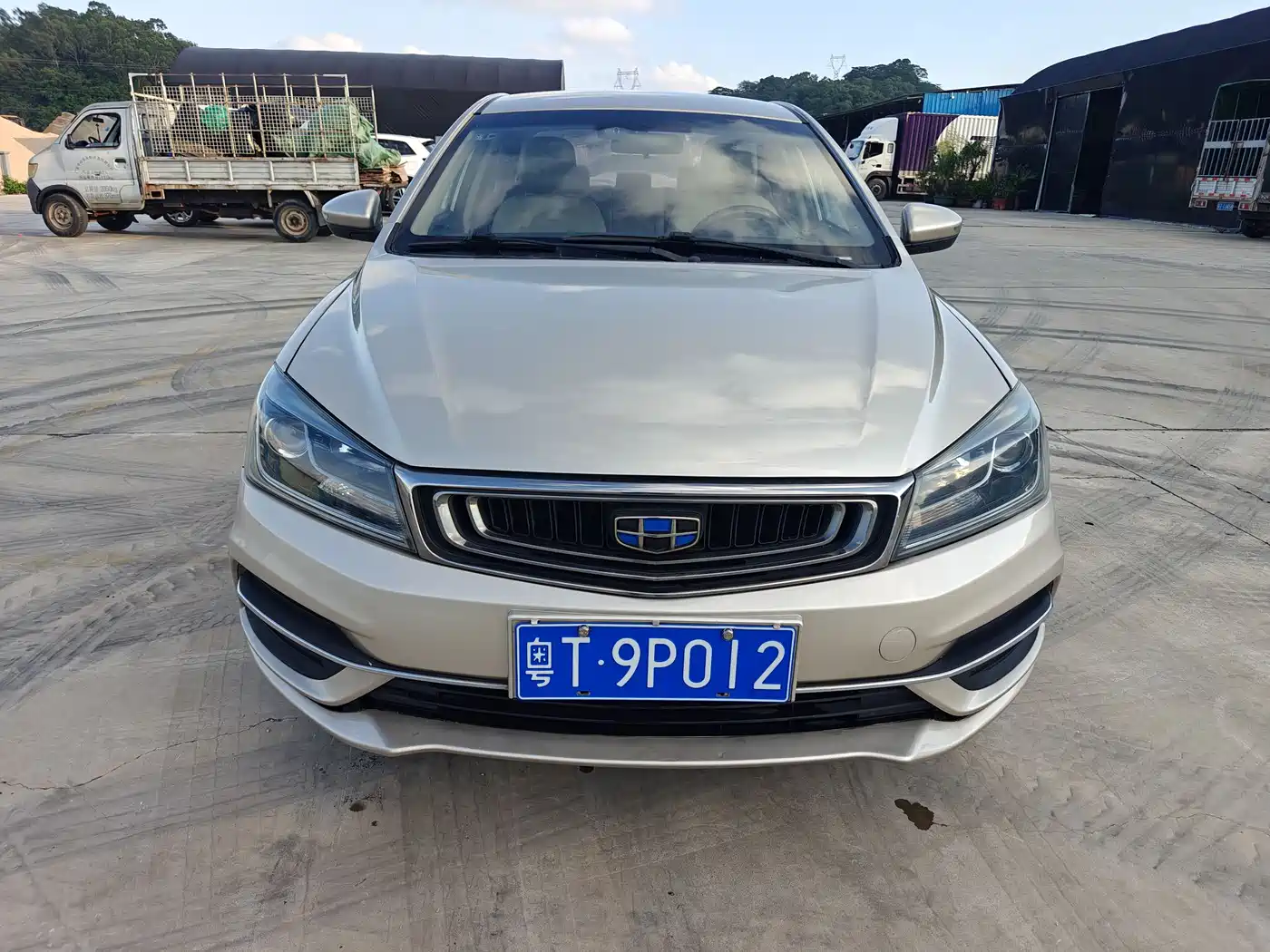 Фото 2 - Geely Emgrand