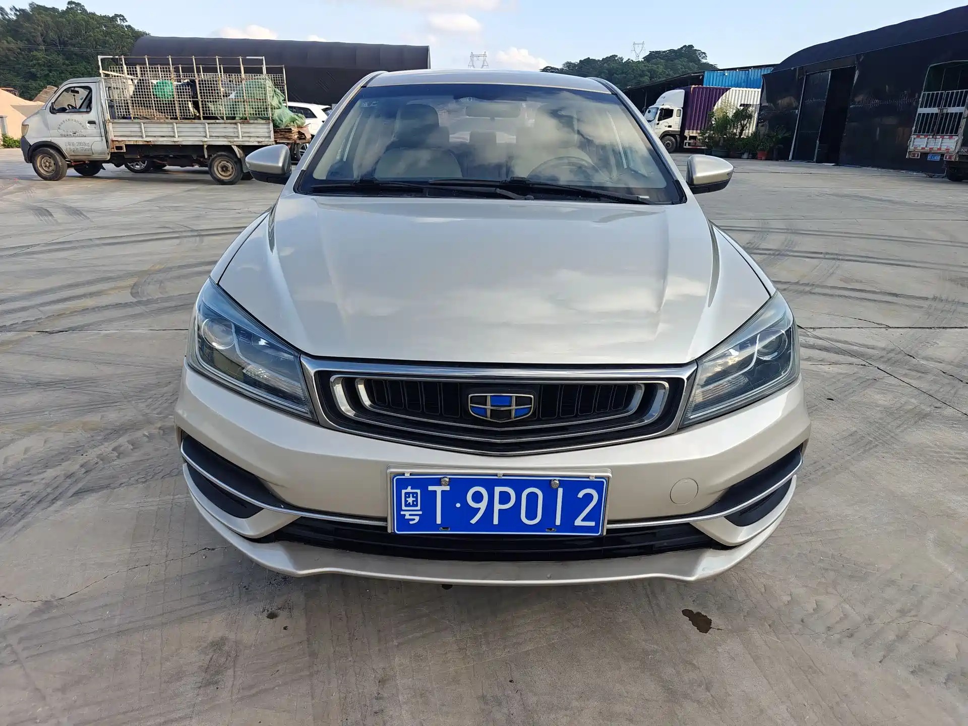 Фото 2 - Geely Emgrand
