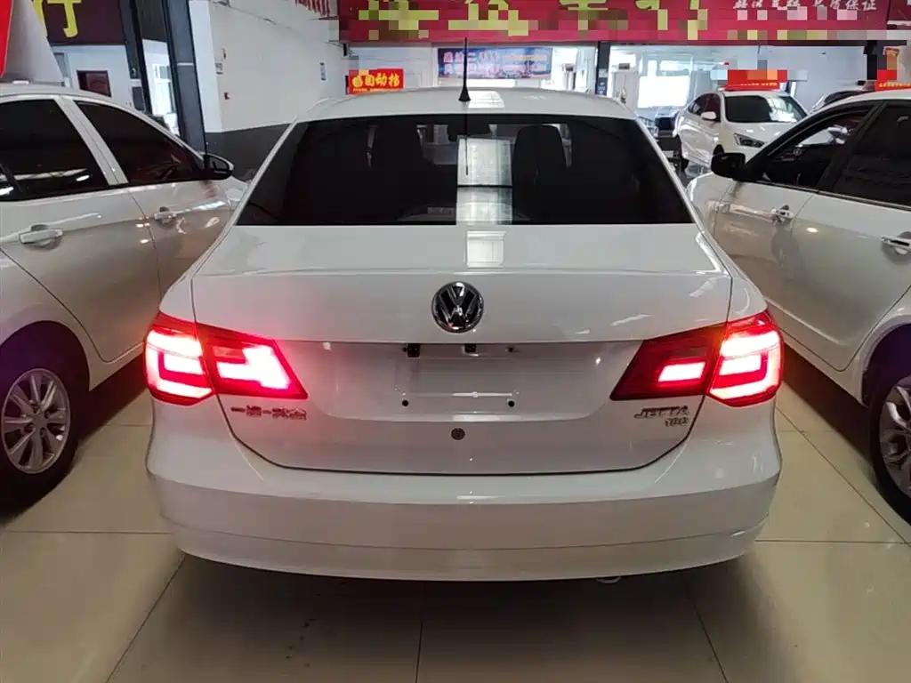 Volkswagen Jetta 2015 1.6L Manual Trend фото 6