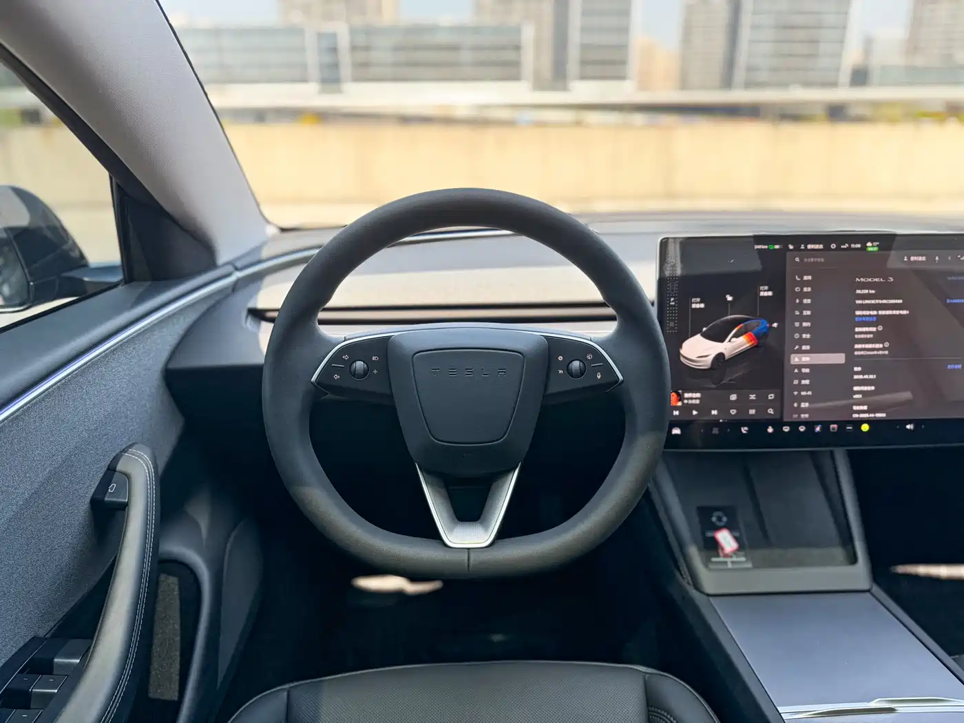 TESLA MODEL 3