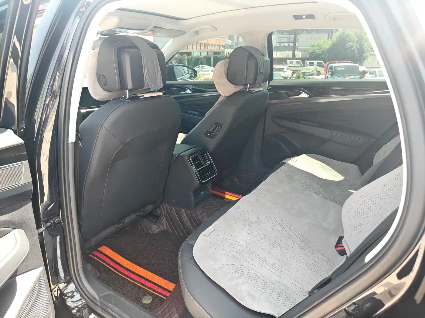 Volkswagen Passat 2025 Outstanding 330TSI Starlight Elite Edition фото 5