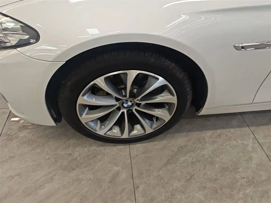 BMW 5 Series 2017 525Li Leading Edition фото 23