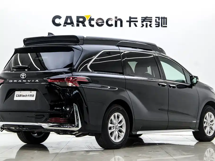 Toyota Granvia 2024 2.5L Hybrid Comfort фото 6