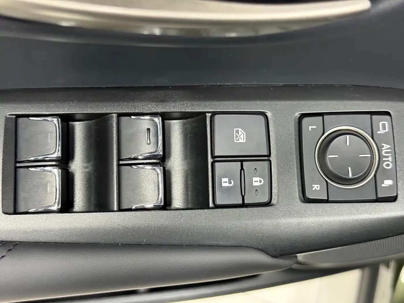 Фото 16 - Lexus NX