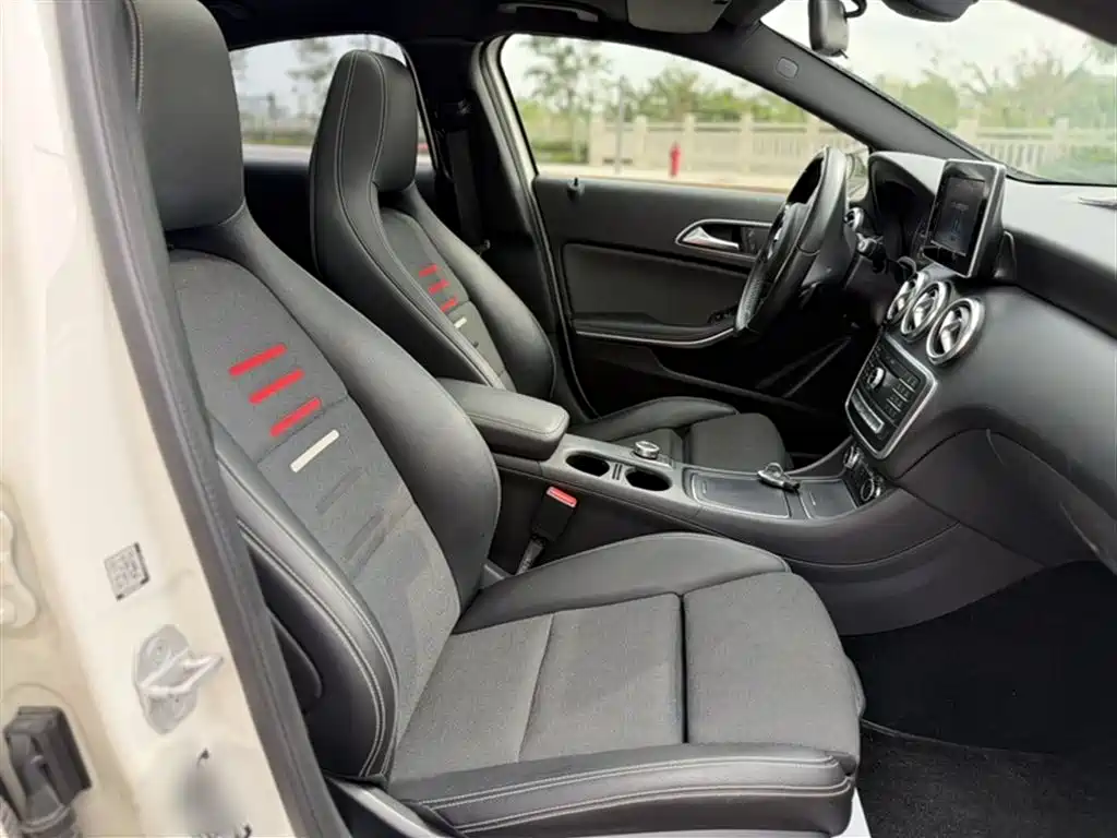 Mercedes-Benz A-Class (Import) 2017 Facelift A 200 Dynamic фото 17