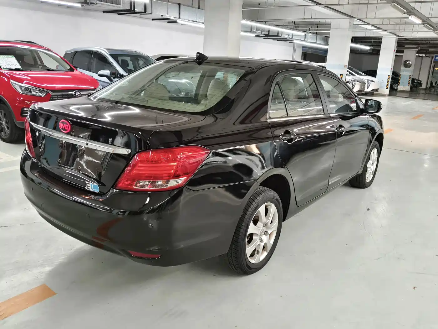 Фото 8 - BYD e5