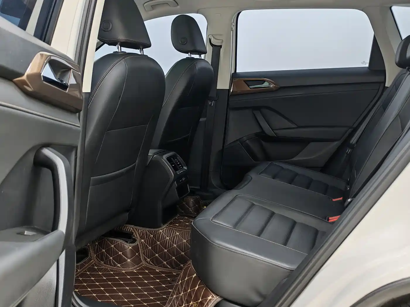 Volkswagen Tharu 2021 280TSI 2WD Luxury Plus фото 8