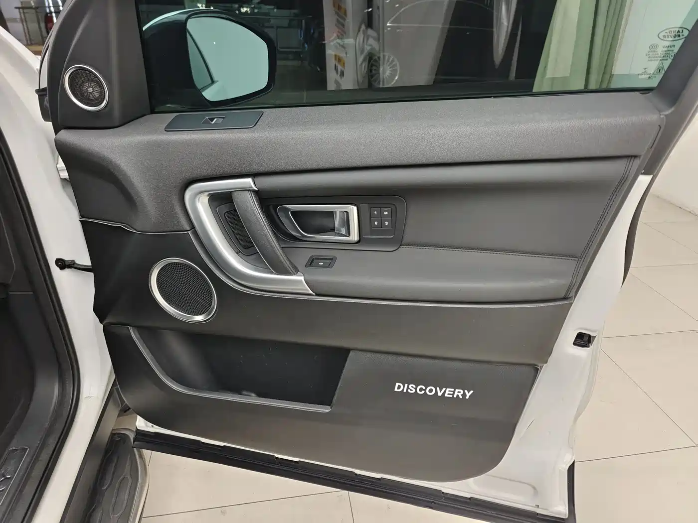 Land Rover Discovery Sport 2016 2.0T HSE фото 13