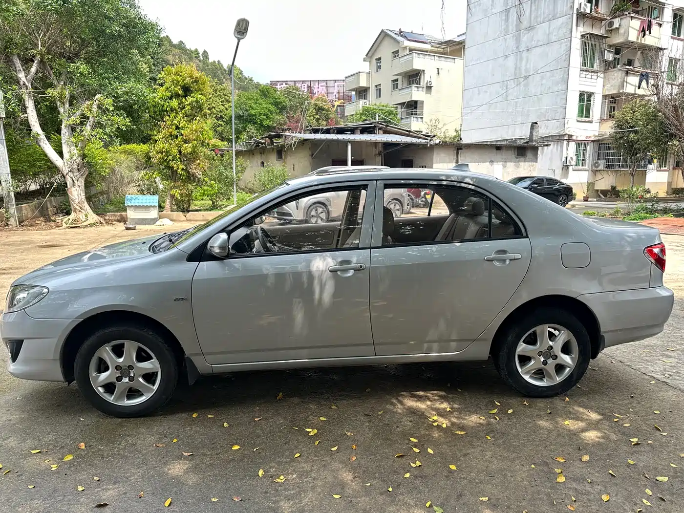 Toyota Corolla 2013 1.6L Automatic Luxury фото 2