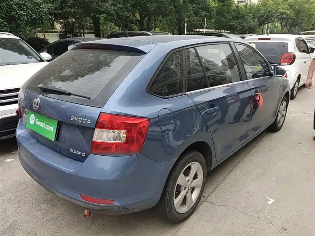 Škoda Skoda Rapid Spaceback 2016 1.6L Manual Pioneer Edition фото 7