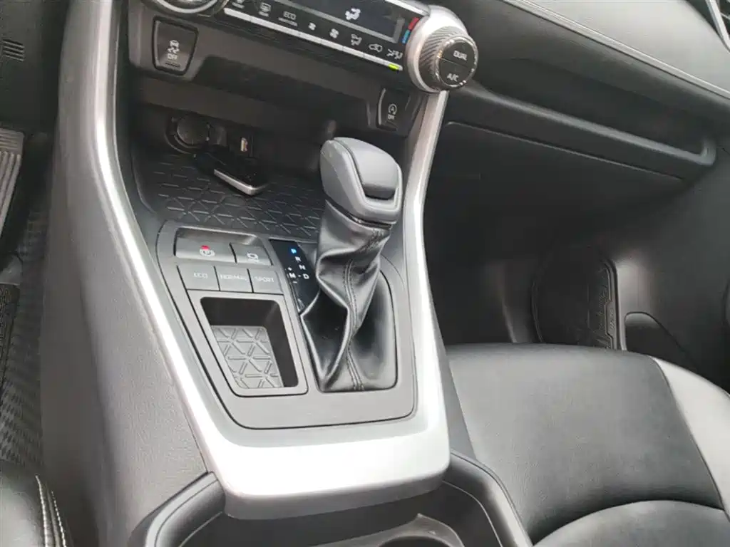 Toyota RAV4 Rongfang 2021 2.0L CVT 2WD Trend фото 14
