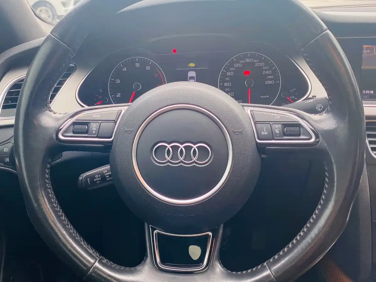 Фото 17 - Audi A4L