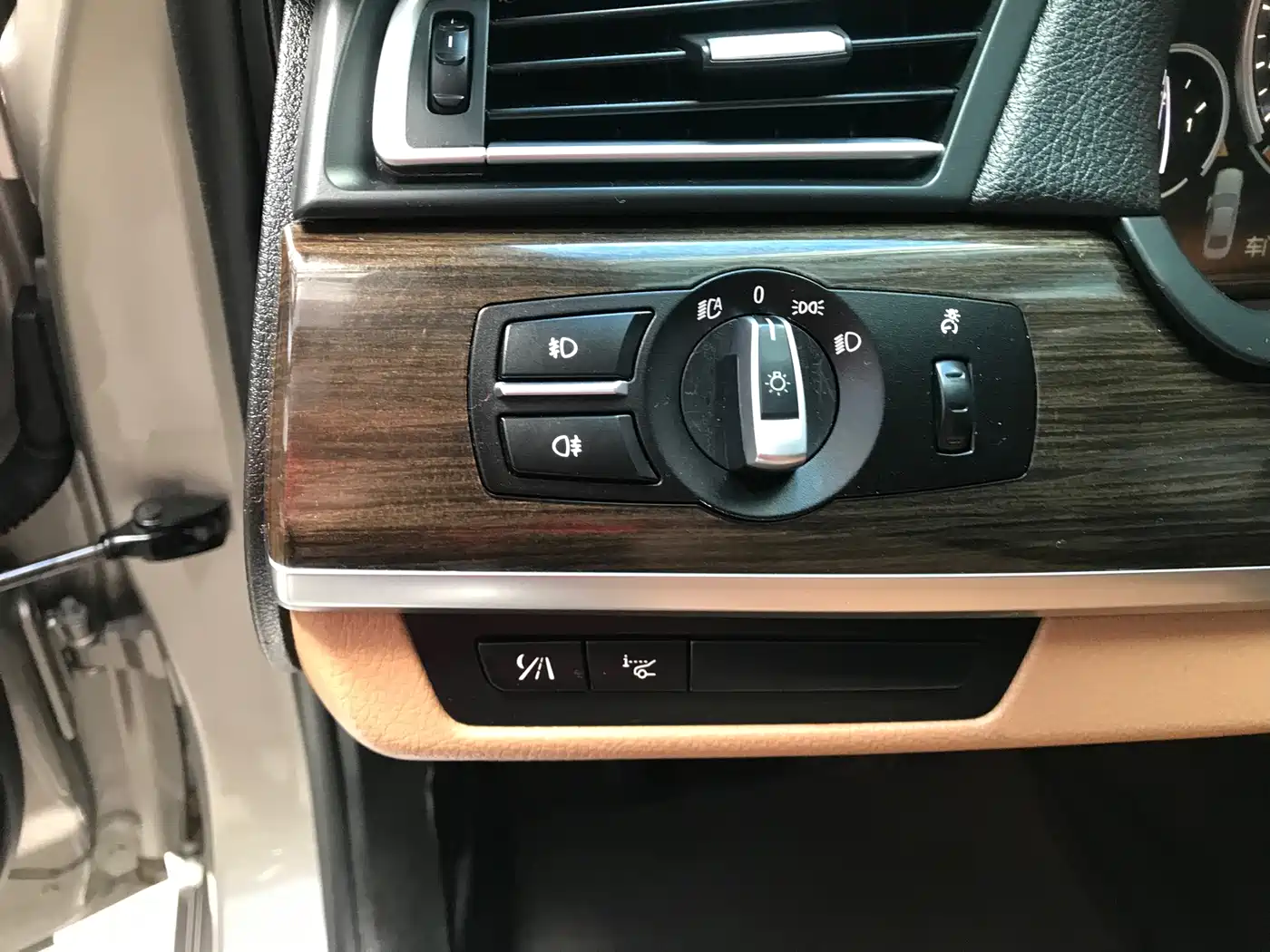 BMW 7 Series 2009 740Li Luxury фото 12