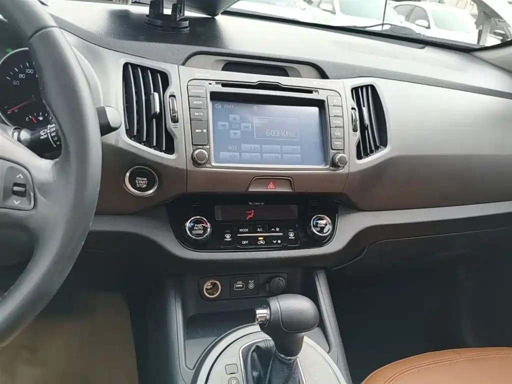 Kia Sportage 2015 2.0L Automatic 2WD GLS фото 13