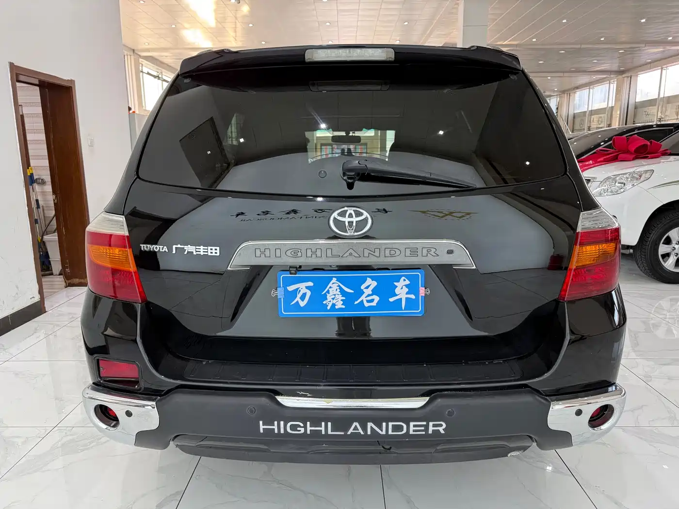 Toyota Highlander 2011 2.7L 2WD 7-seat Luxury фото 16