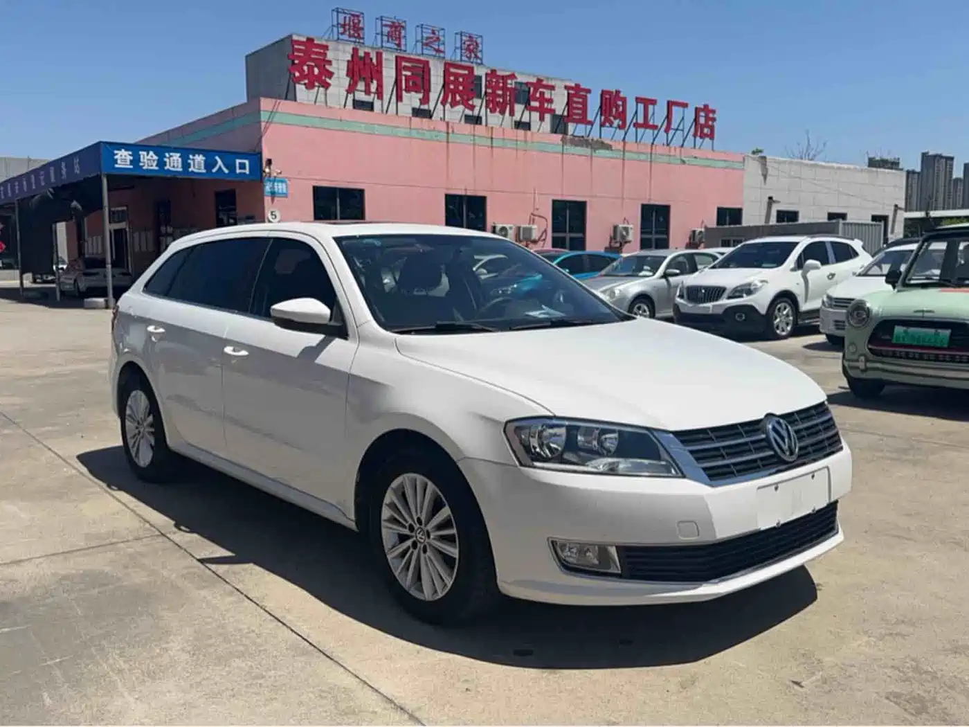 Volkswagen Lavida Tour 2015 230TSI DSG Comfort Edition фото 9