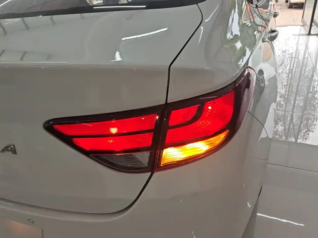 Hyundai Elantra 2020 1.6L Auto GL Pleasing Edition фото 8