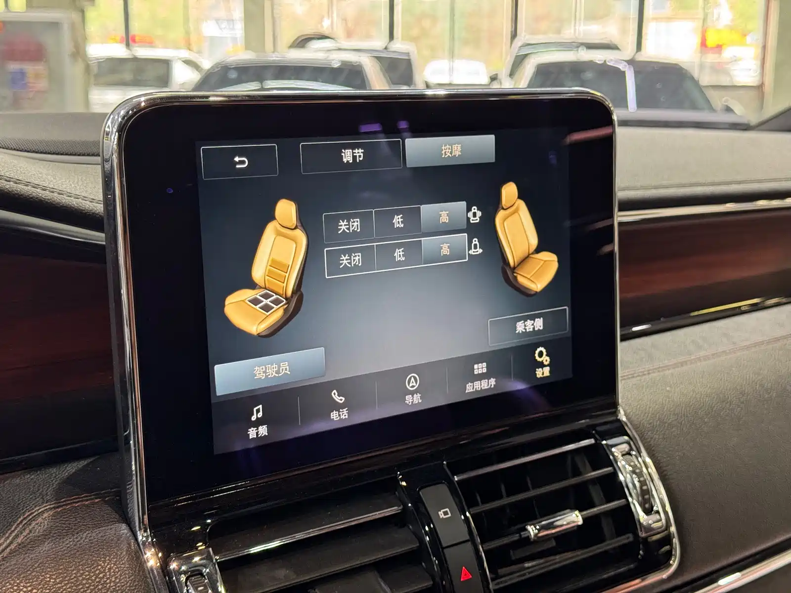 Фото 4 - Lincoln Navigator