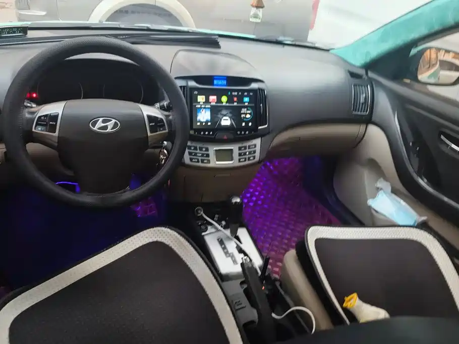صورة 12 - Hyundai Elantra