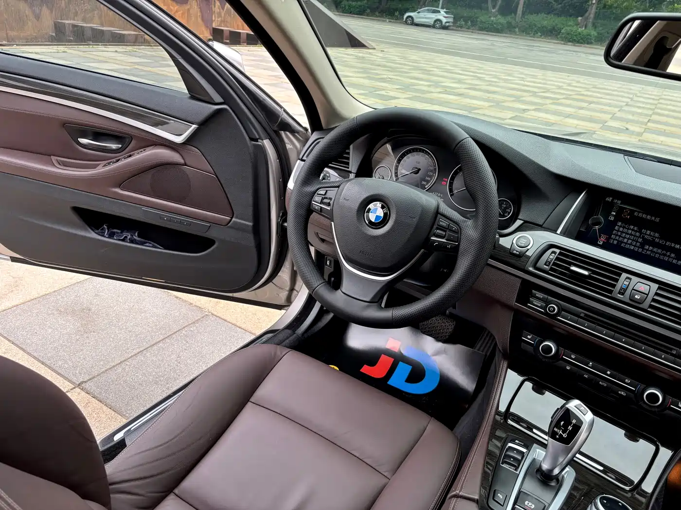 BMW 5 Series 2014 525Li Luxury Design Package фото 23