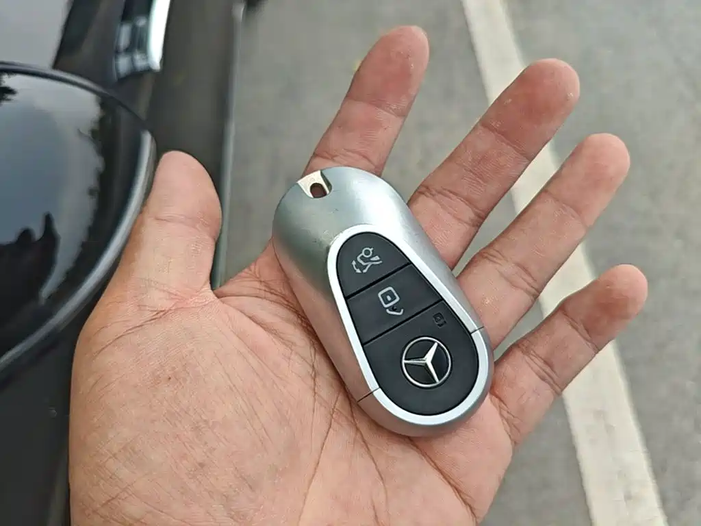 Photo 9 - Mercedes-Benz E-Class