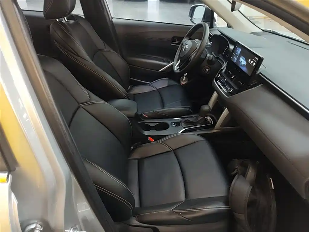 Toyota Frontlander 2023 2.0L CVT Elite Edition фото 25
