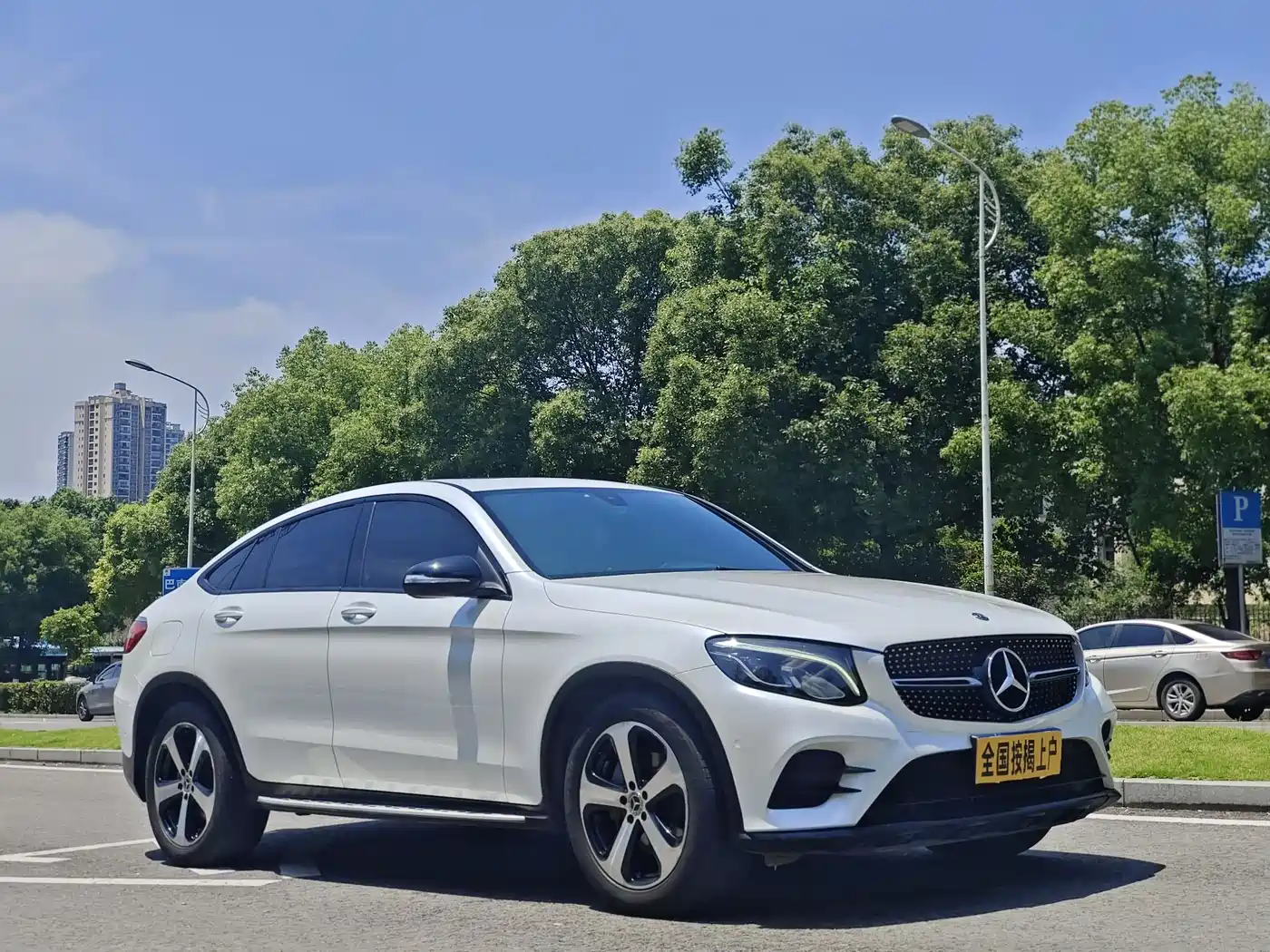 Mercedes-Benz GLC Coupe 2018 GLC 200 4MATIC Coupe SUV фото 3