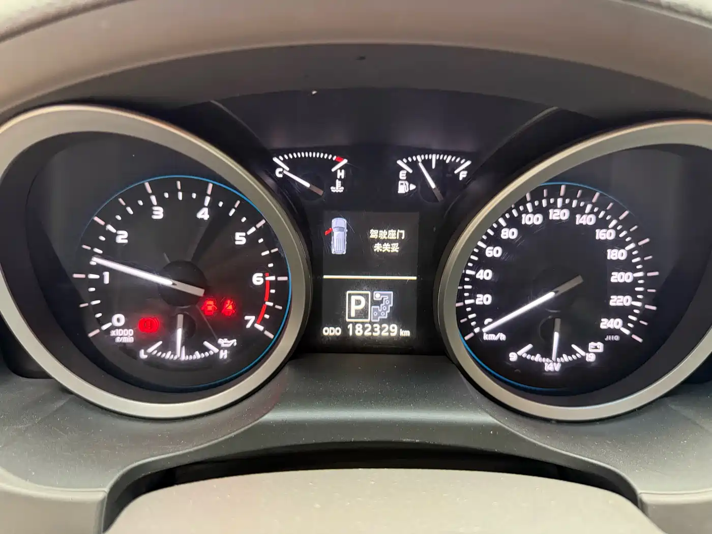 Toyota Land Cruiser 2012 4.6L Automatic VX-R фото 8