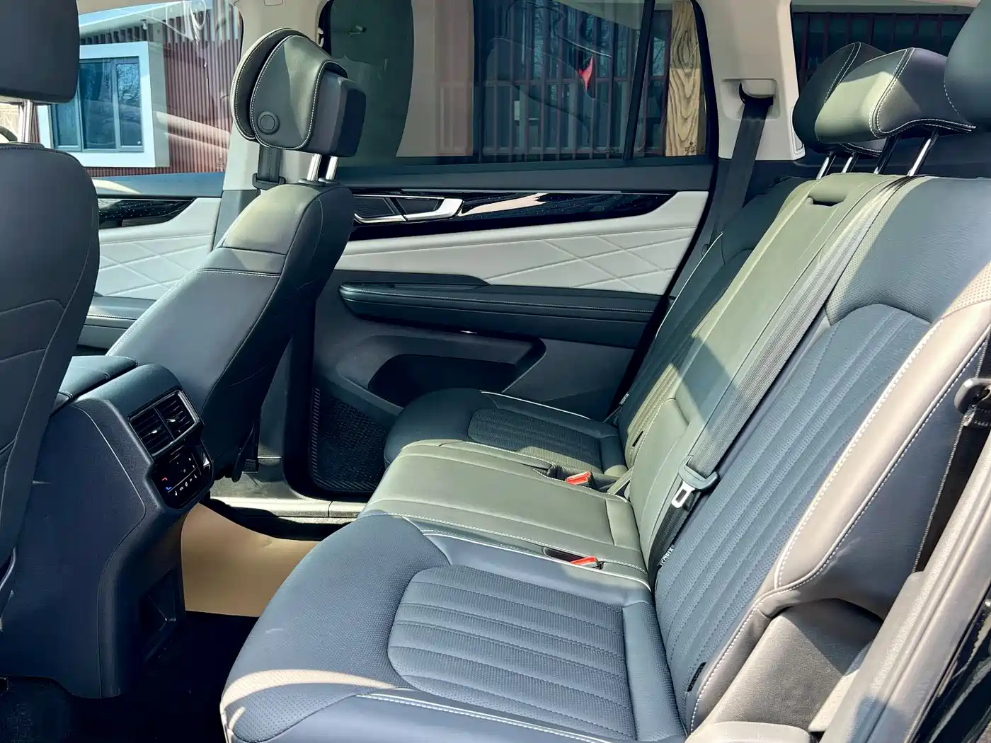 Volkswagen Teramont 2024 380TSI 4WD Prestige Luxury Edition фото 5
