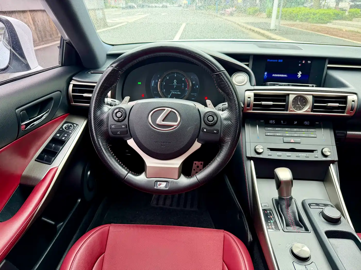 Lexus IS 2015 200t F SPORT фото 24