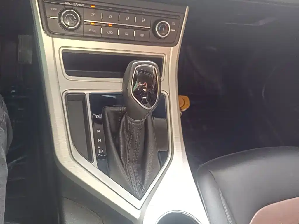 Фото 14 - Geely Vision