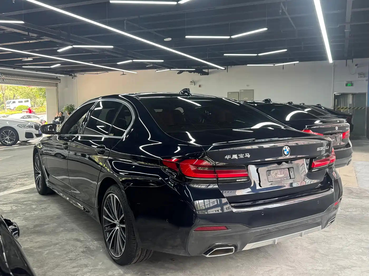 BMW 5 Series 2022 530Li Leading M Sport Package фото 4