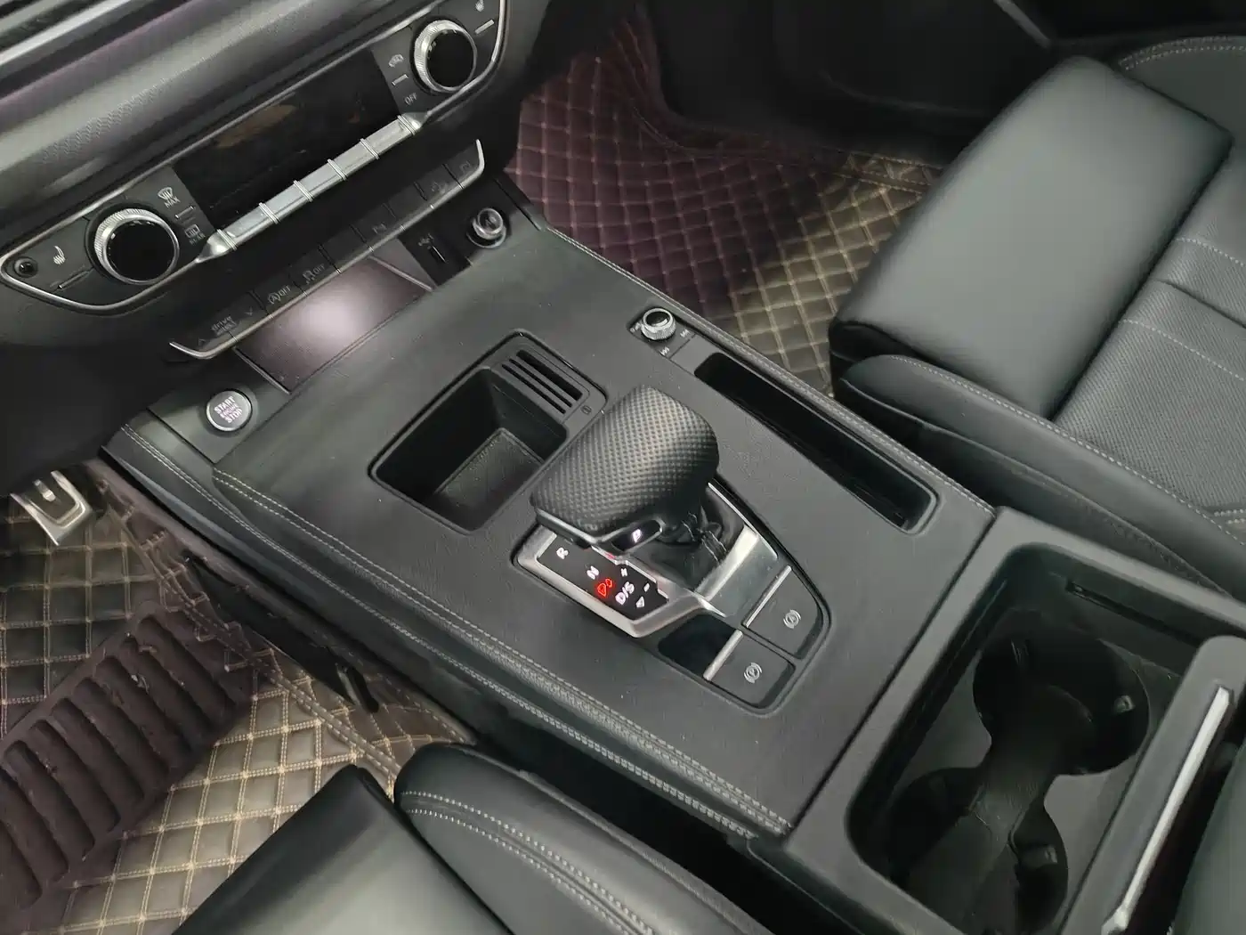 Audi Q5L 2024 Model 40 TFSI Luxury Dynamic фото 9
