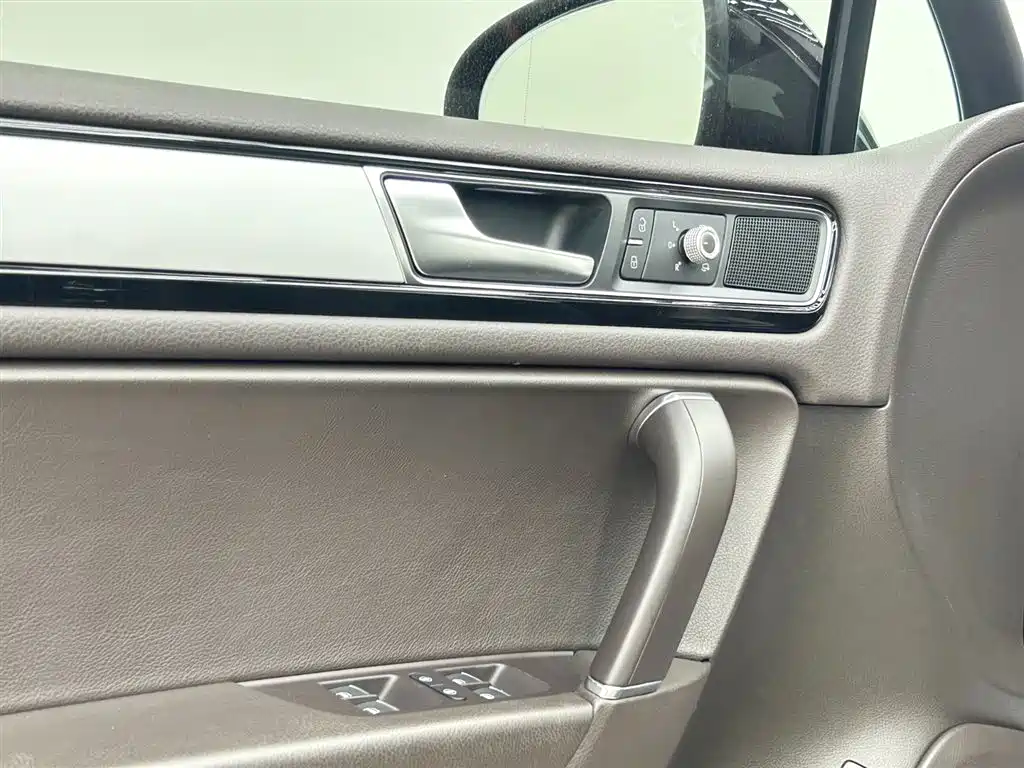 Volkswagen Touareg 2017 3.0TSI Explorer Edition фото 7