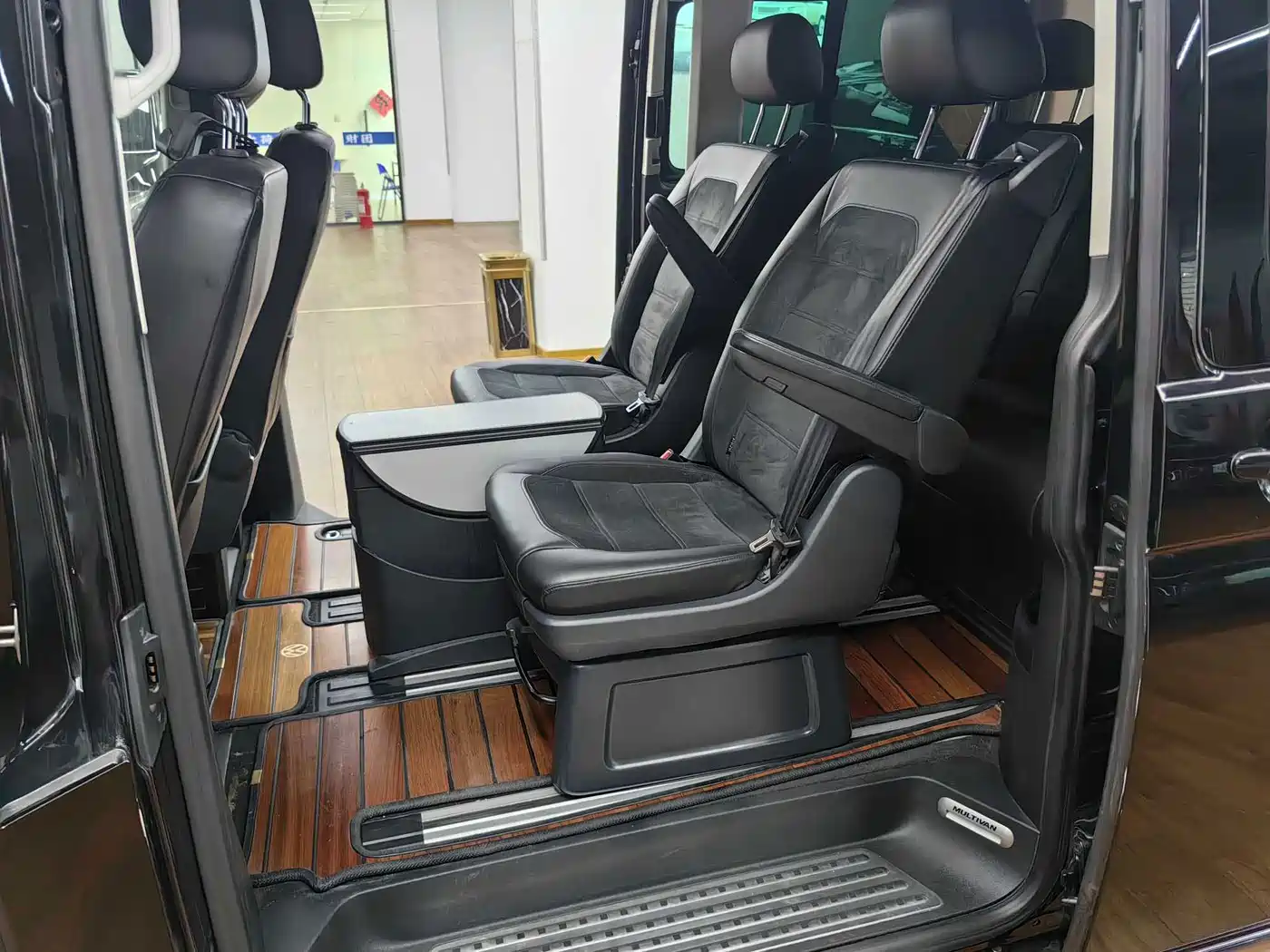 Volkswagen Multivan 2017 2016 2.0TSI 2WD Luxury 7-Seater