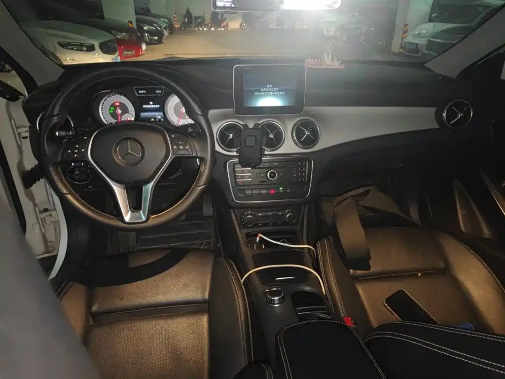 Mercedes-Benz GLA 2016 GLA 200 Dynamic фото 13
