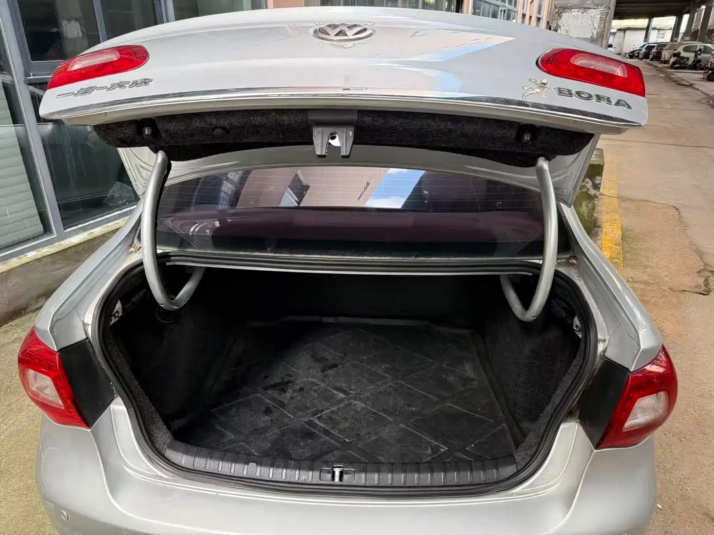 Volkswagen Bora 2011 1.6L Automatic Fashion фото 8