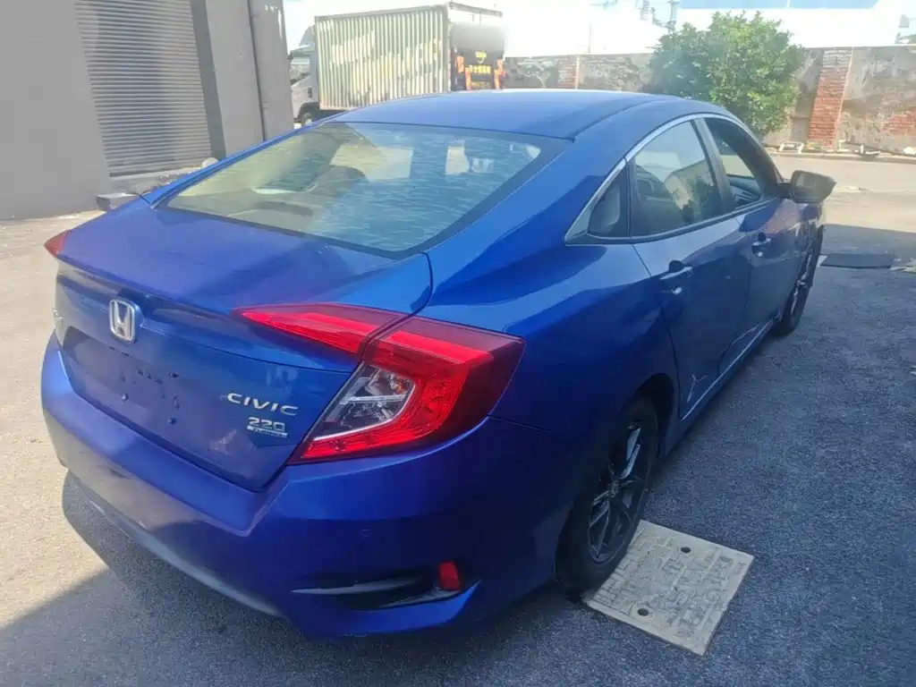Фото 7 - Honda Civic