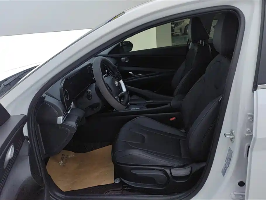 Hyundai Elantra 2023 1.5L CVT GLX Elite Edition фото 9